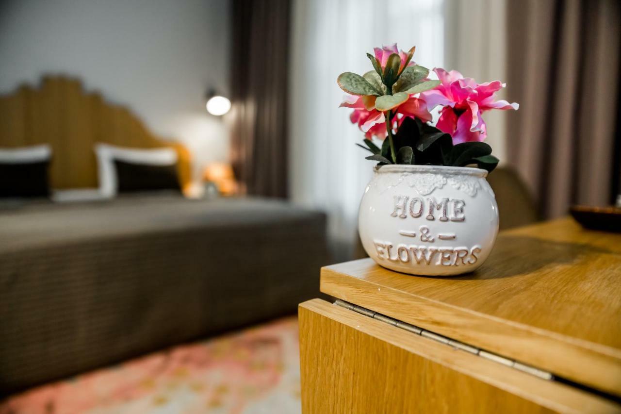 Rasta Boutique Hotel Meidan Tbilisi Bagian luar foto